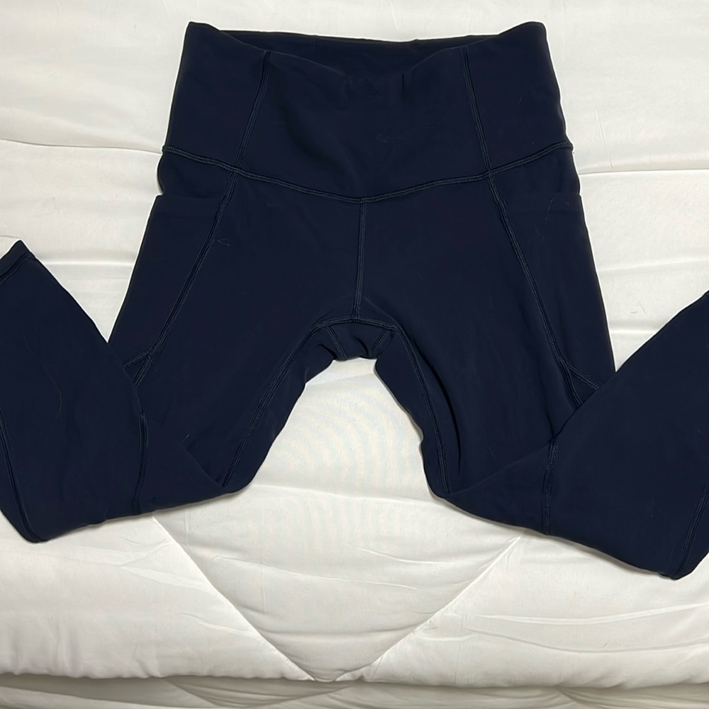 Athleta Crop Navy Yoga Pants w/pockets.  Size Small